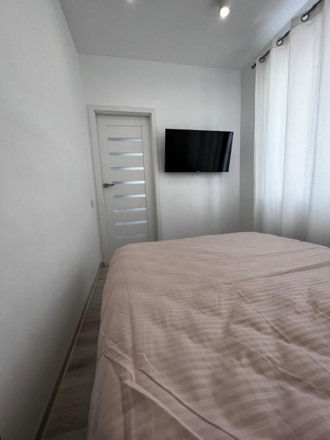 Apartment White Melnyka10