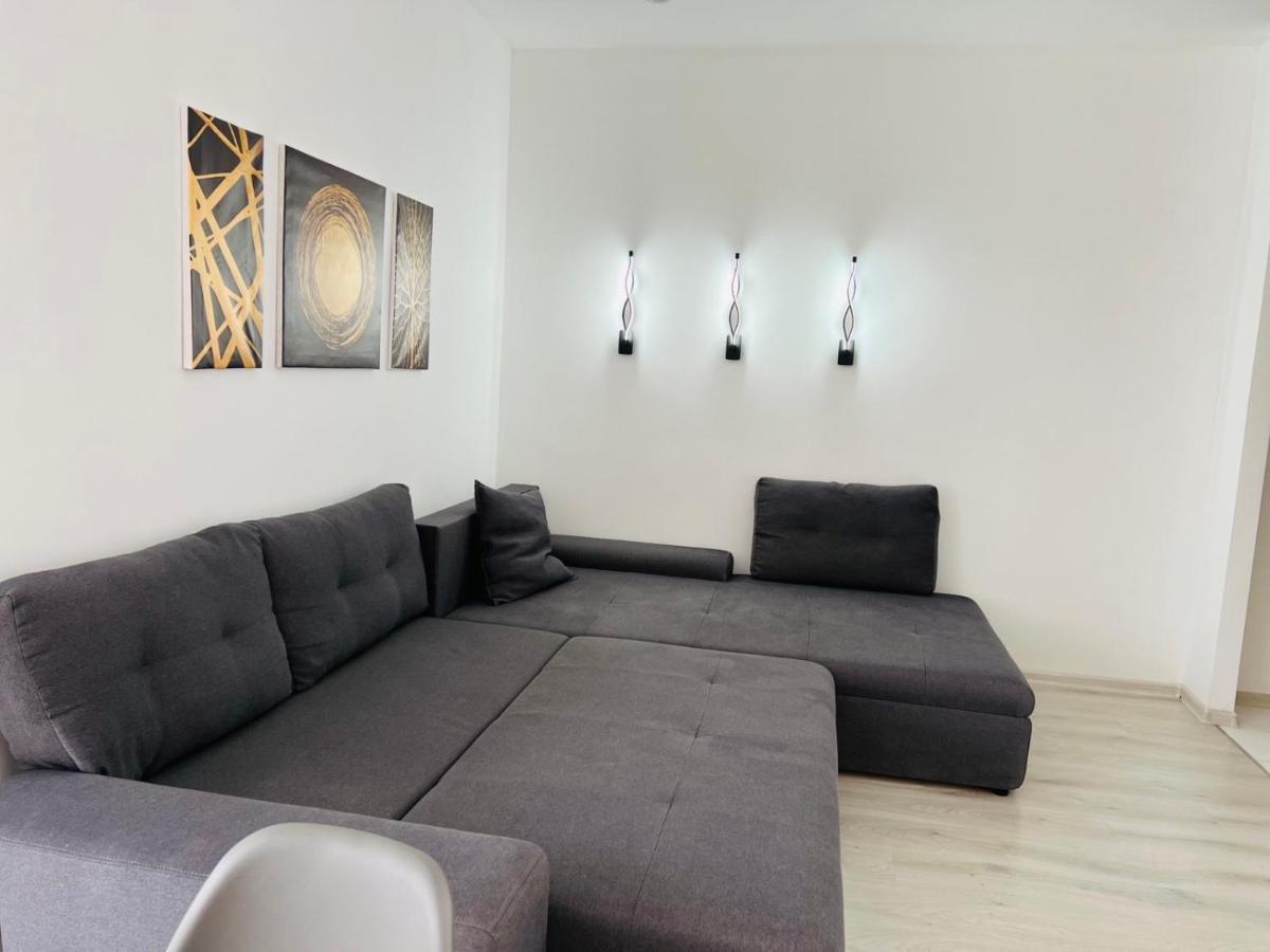Apartament White Melnyka10 *