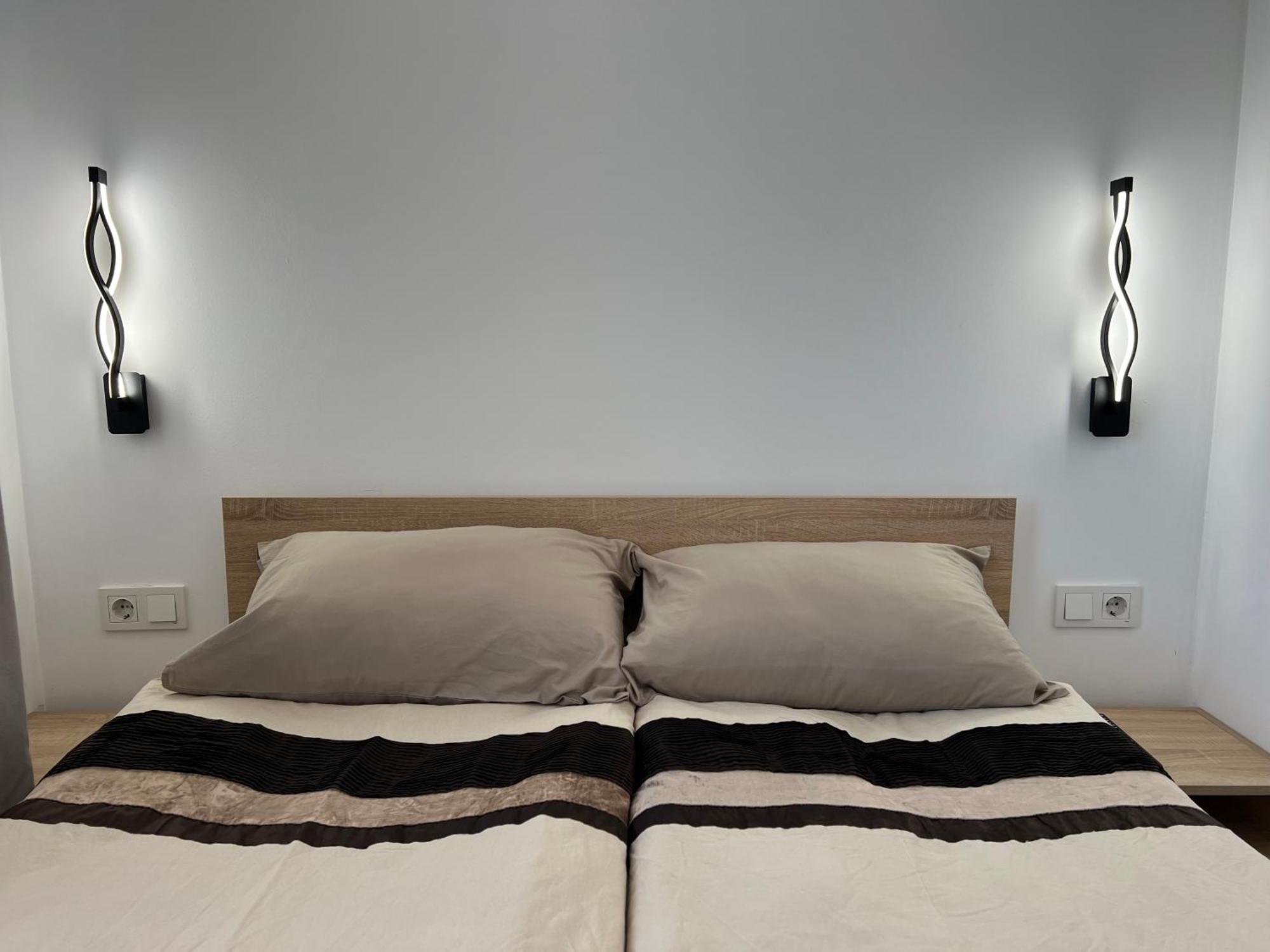 White Melnyka10 Apartament