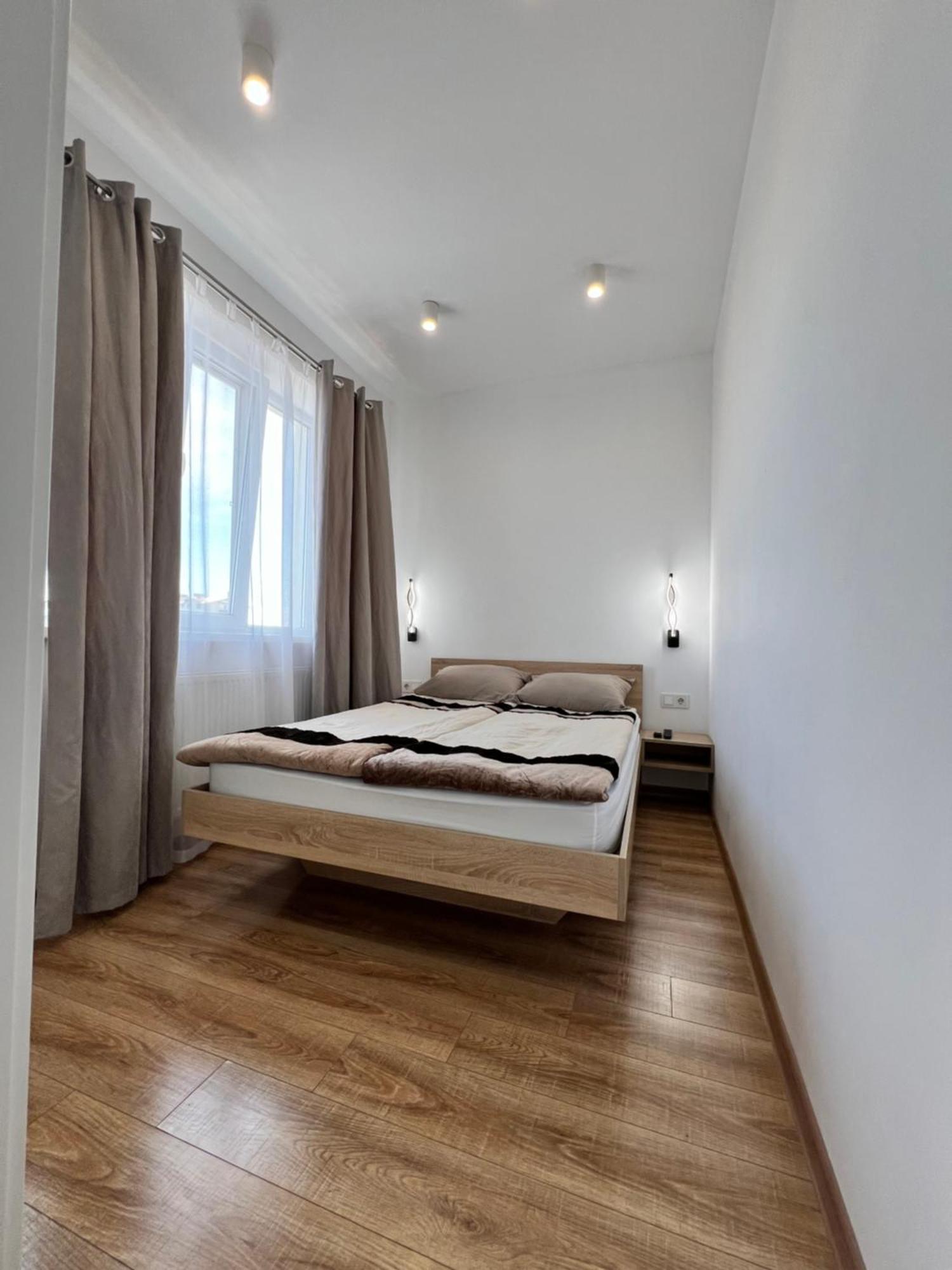 Apartment White Melnyka10 *