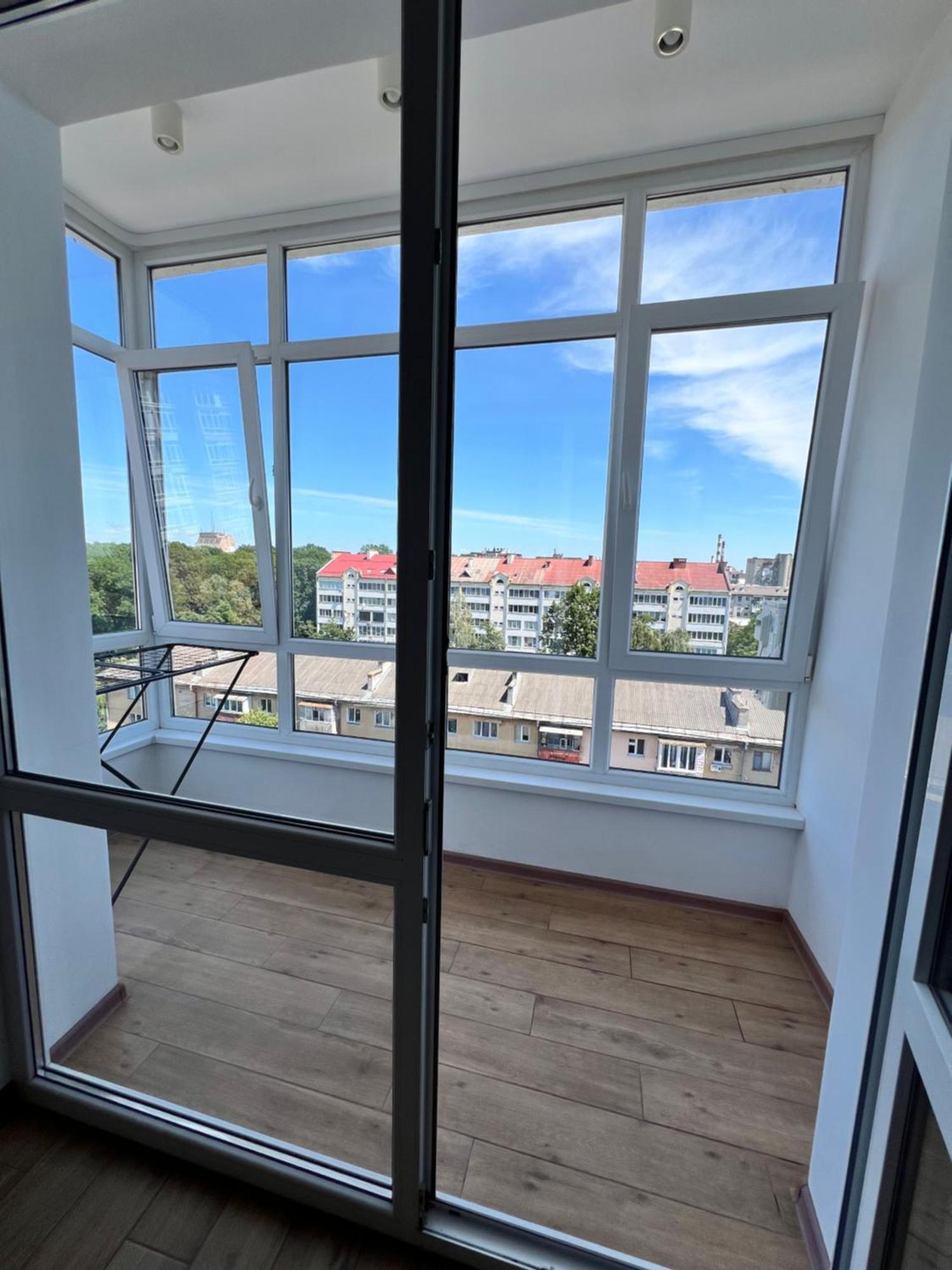 Apartment White Melnyka10