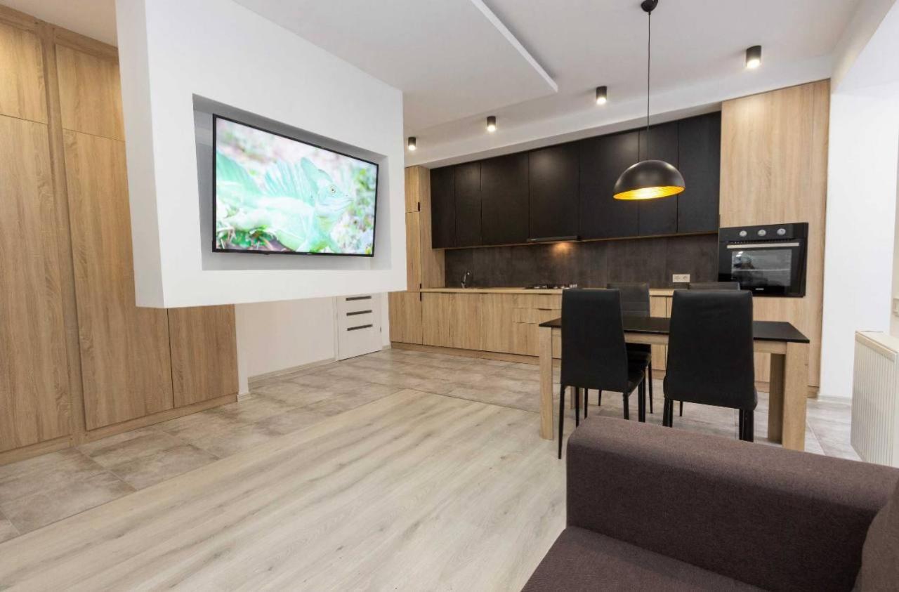 Apartament White Melnyka10 *