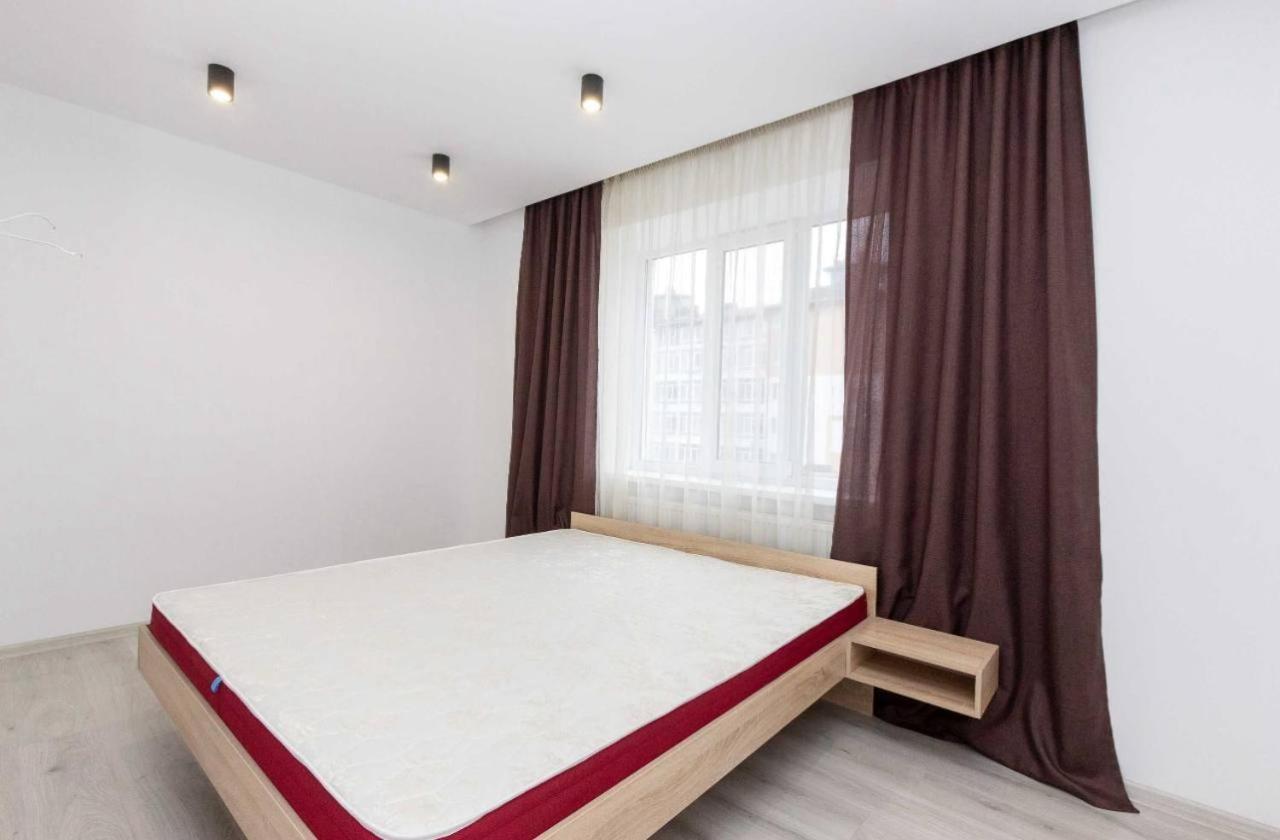 White Melnyka10 Apartament
