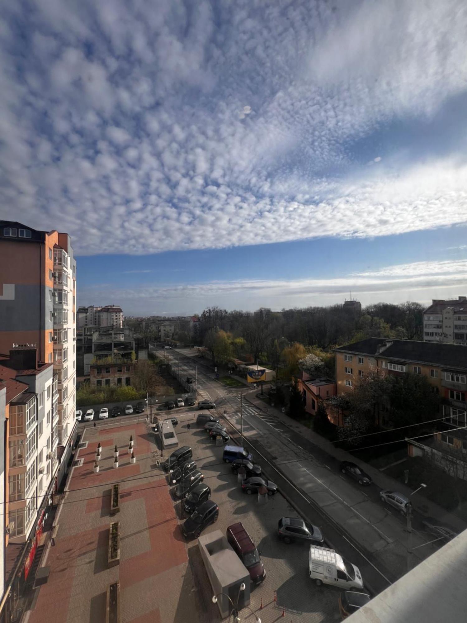 Apartament White Melnyka10 *